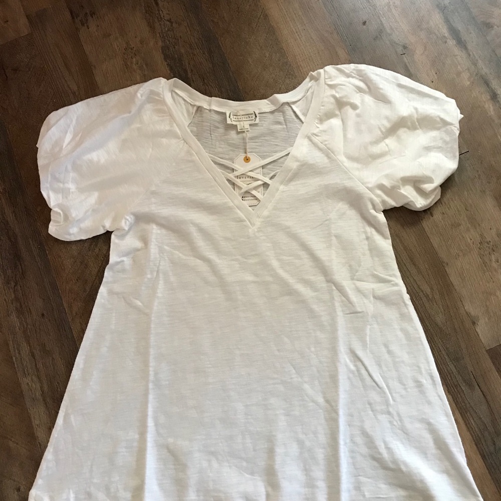 White tee